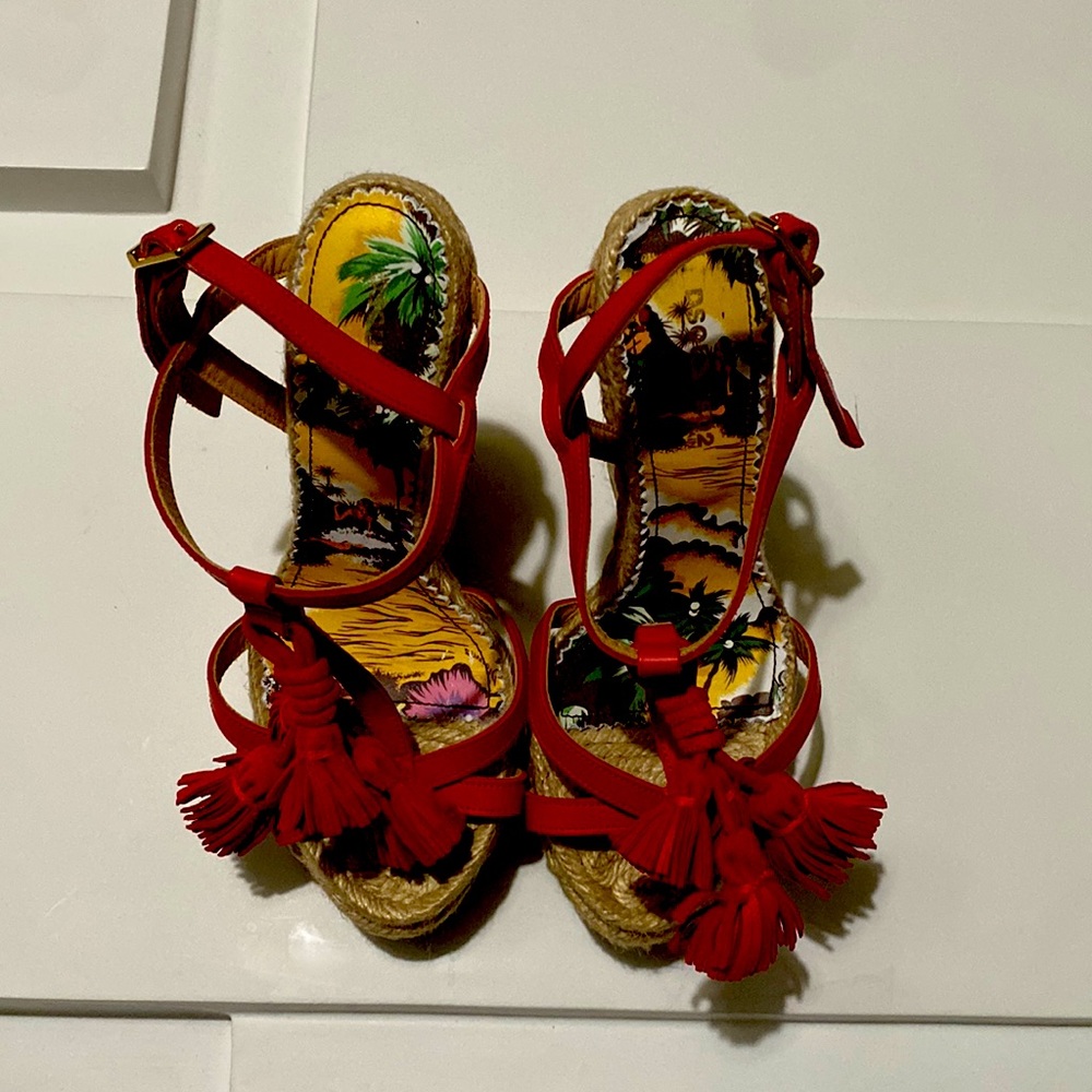 Dsquared2 pumps never used brand new